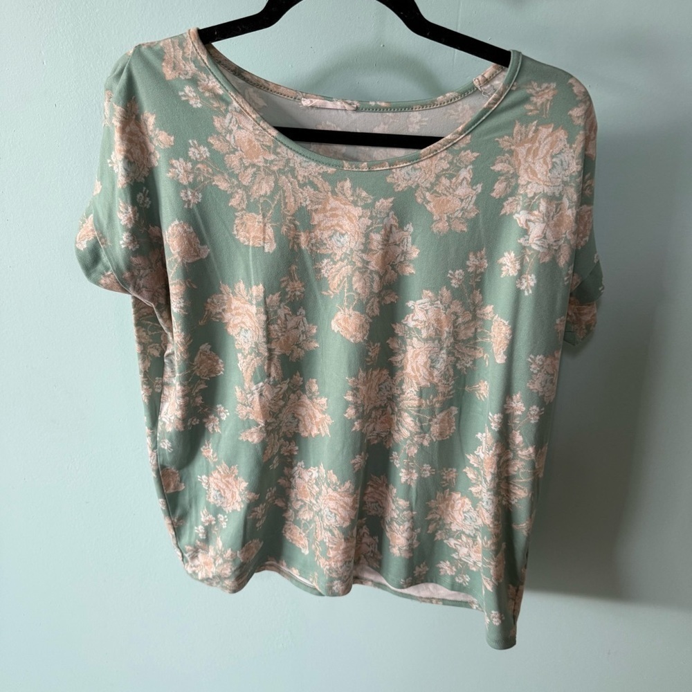 Reb & J Floral Patterned Women's Short Sleeve Top - Green and Cream Size Medium